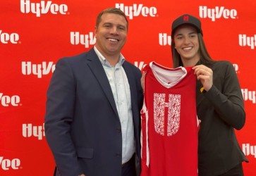 Hy-Vee picks basketball star as collegiate athlete partner