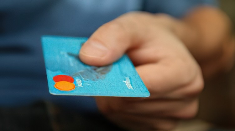 Study: Shoppers prefer debit cards